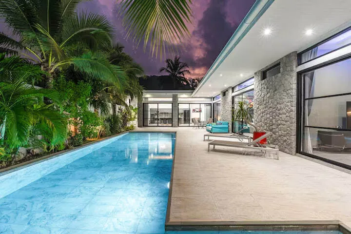 Rawai Relax Pool Villa, Раваи — бассейн и терраса на закате