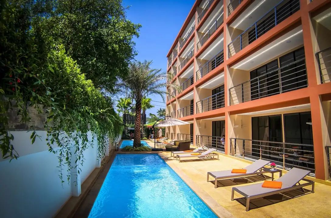 Rawai Beach Condo 418, Раваи — корпус комплекса и бассейн