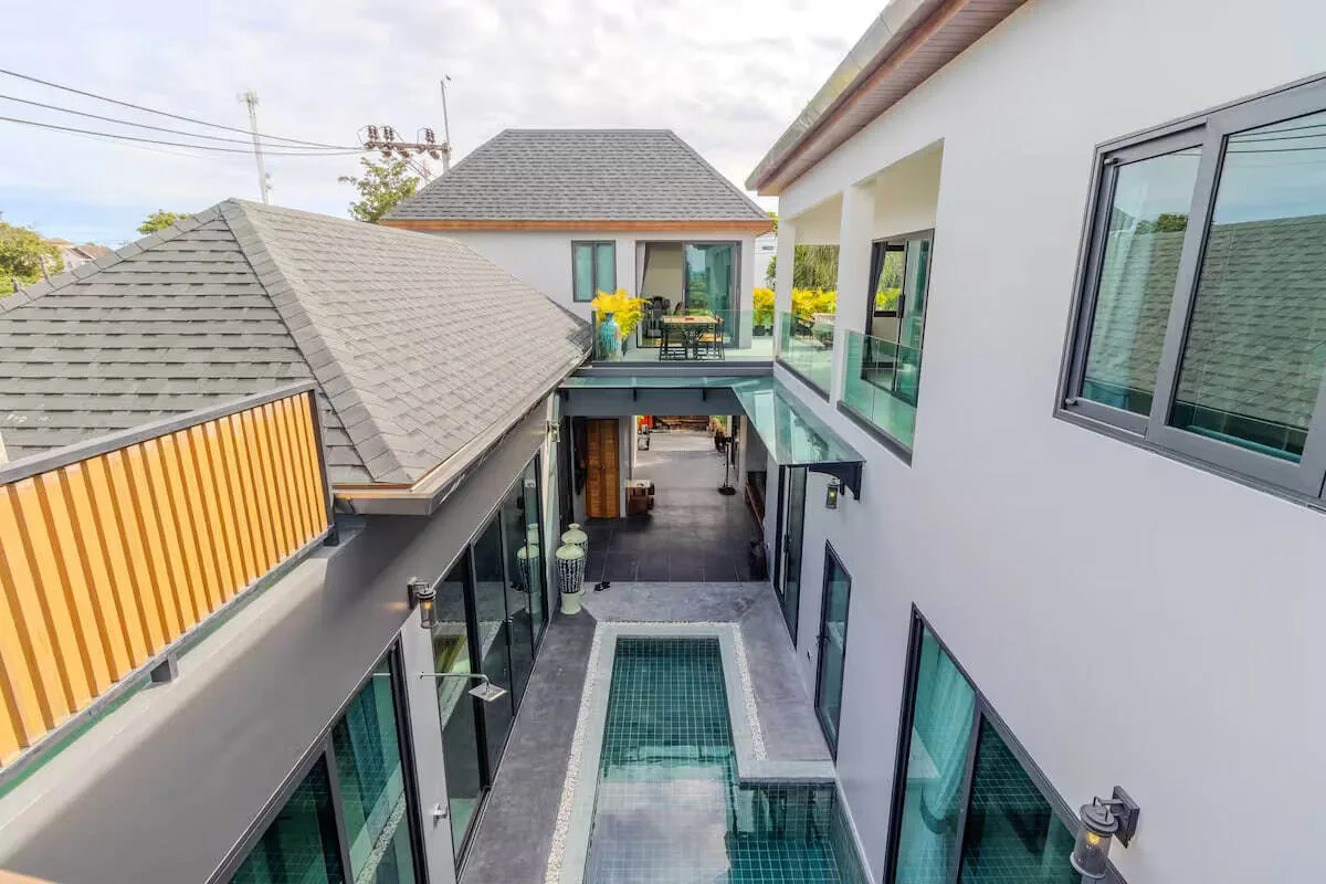 Villa N8, Раваи — внутренний двор с бассейном сверху