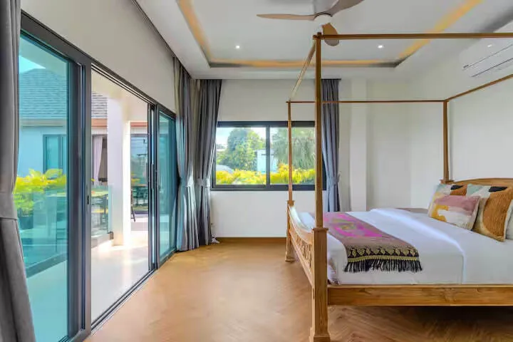 Villa N8, Раваи — спальня с выходом на террасу