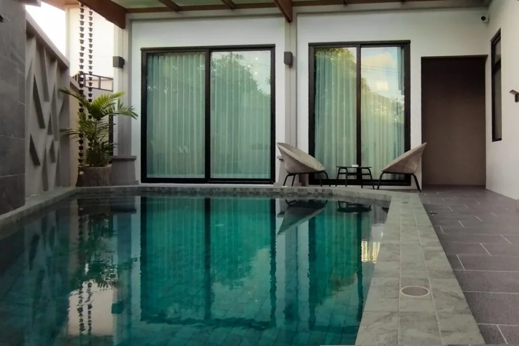 Serene Villa, Раваи — бассейн вдоль террасы