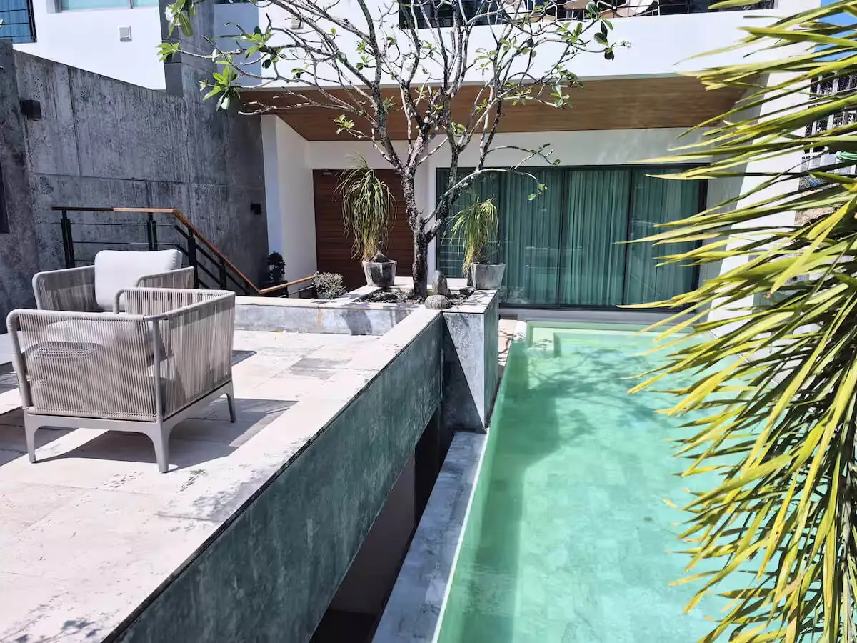 Sea View Rooftop Pool Villa, Раваи — бассейн и панорамные двери