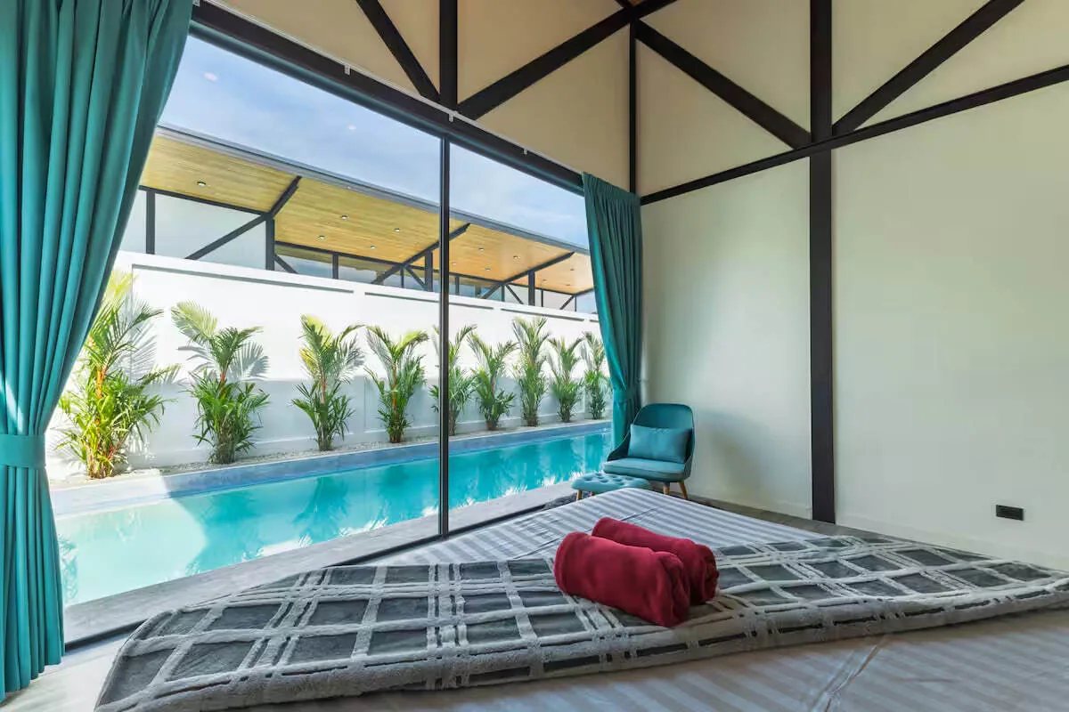 Funky Villa, Раваи — бассейн из спальни