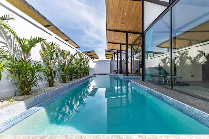 Funky Villa, Раваи — бассейн вдоль дома