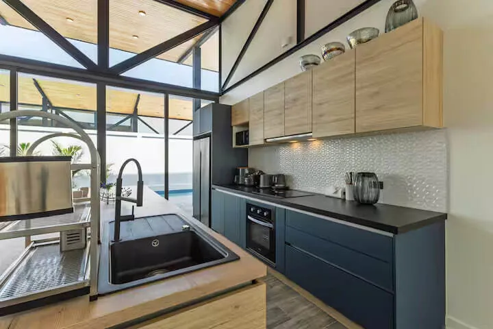 Funky Villa, Раваи — кухня с духовкой и мойкой