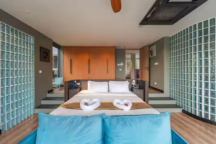Villa Skywalker, Раваи — спальня со стеклоблоками
