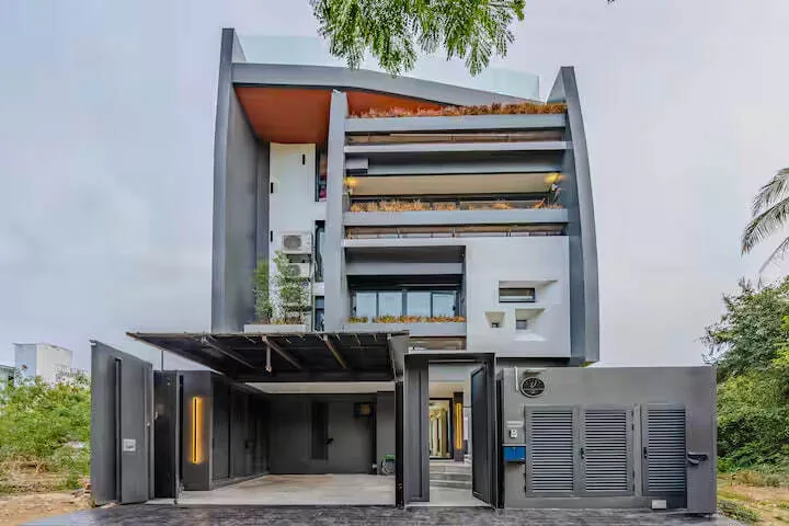 Villa Skywalker, Раваи — фасад виллы и въезд