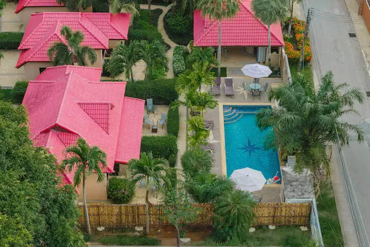 Tropical Private Bungalow, Раваи — бунгало и бассейн с высоты