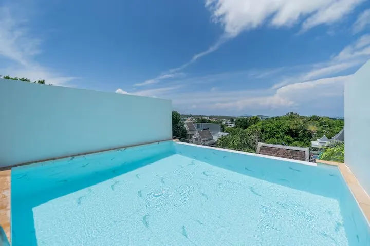 Villa Mangosteen, Раваи — бассейн на кровле днём