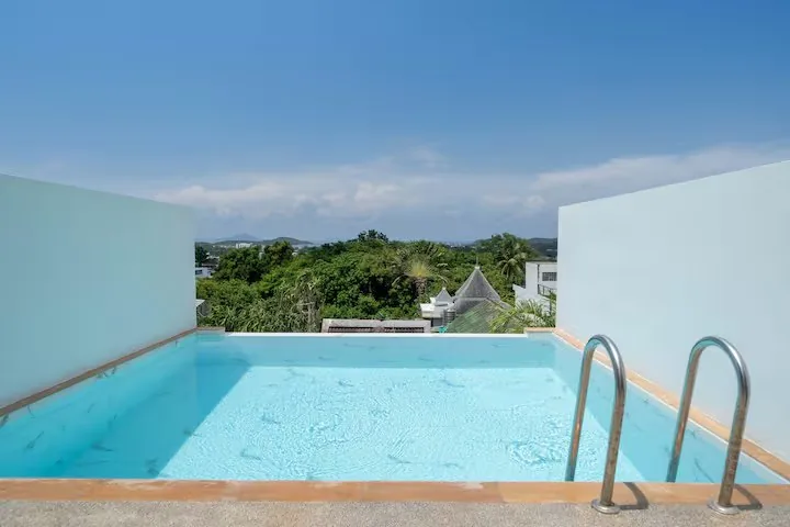 Villa Mangosteen, Раваи — бассейн на кровле с лестницей