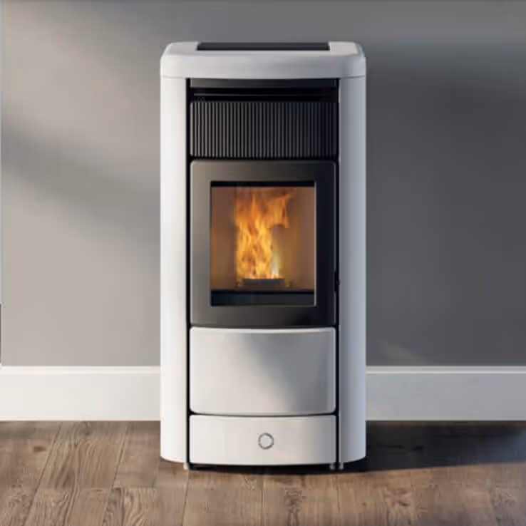 Automatischer Ofen mit Pellets oder Holz als Brennstoff