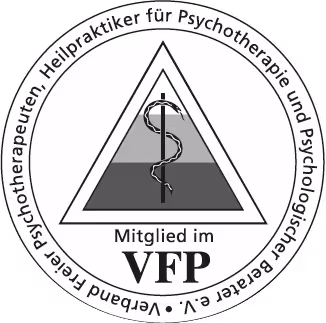 Rundes VFP-Mitgliedslogo mit Dreieckssymbol.