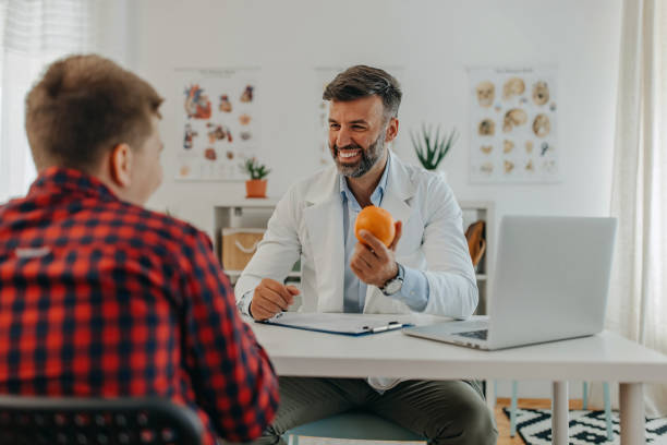 Nutritionist consulting a male client about custom nutrition for men