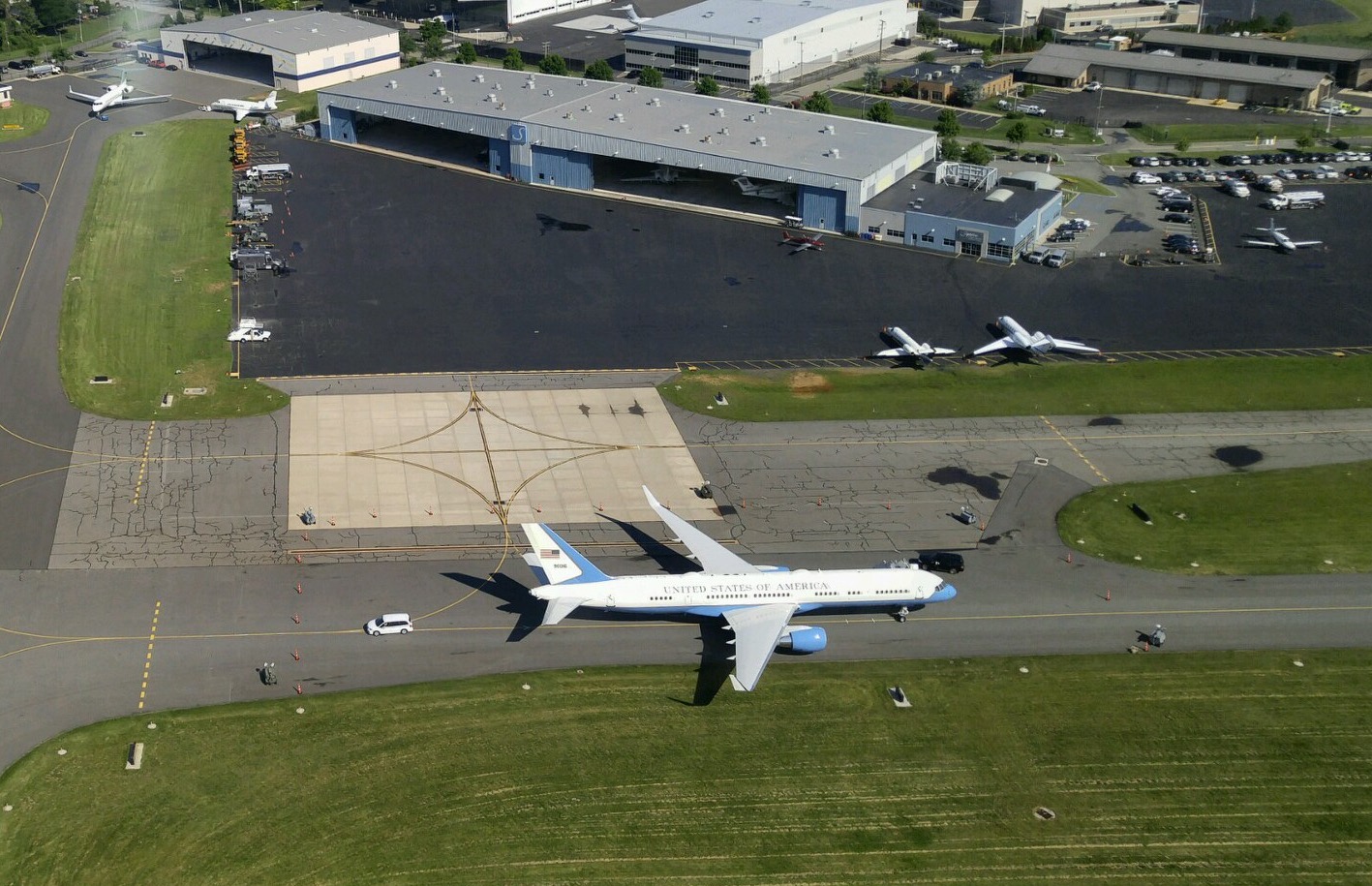 User Submitted photo with caption “Small” Air Force One (Boeing 757) at KMMU