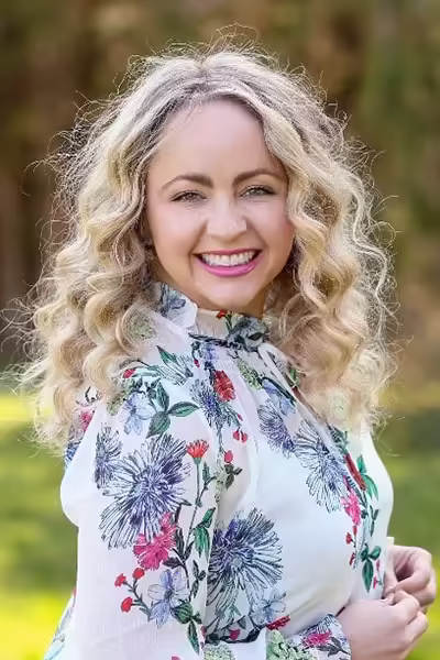Maggie Gunnels Headshot
