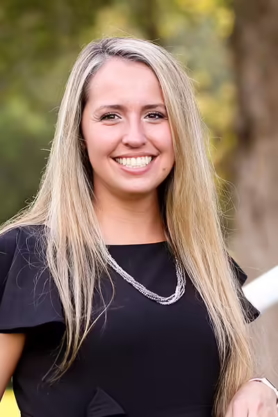 Julia Trader Headshot
