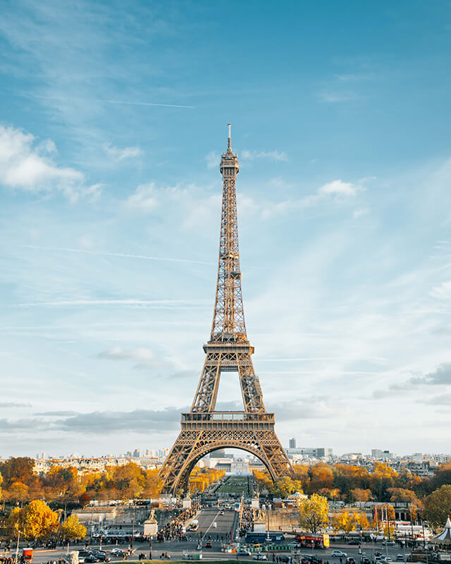 Paris eiffel tower in daylight