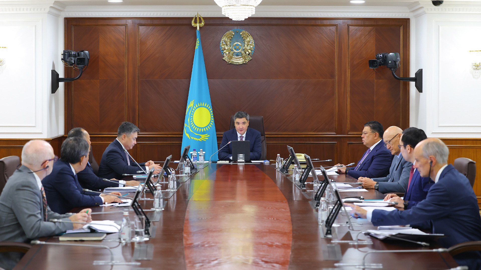 Primeminister.kz: Olzhas Bektenov Holds a Meeting of Alatau City Council – Implementation of the Head of State’s Instructions on the Development of the New City Discussed