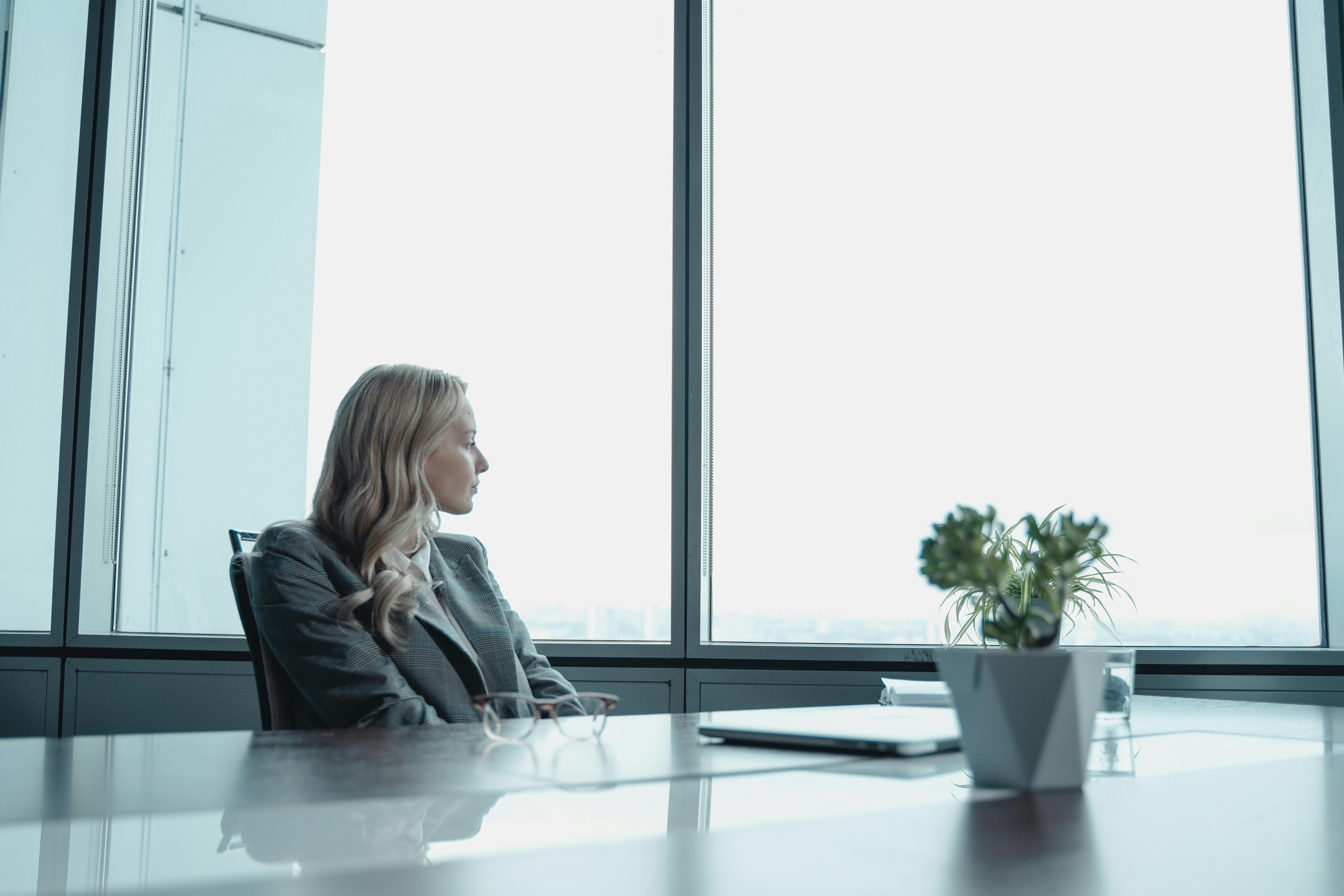 What is the difference between board resolution and board minutes?