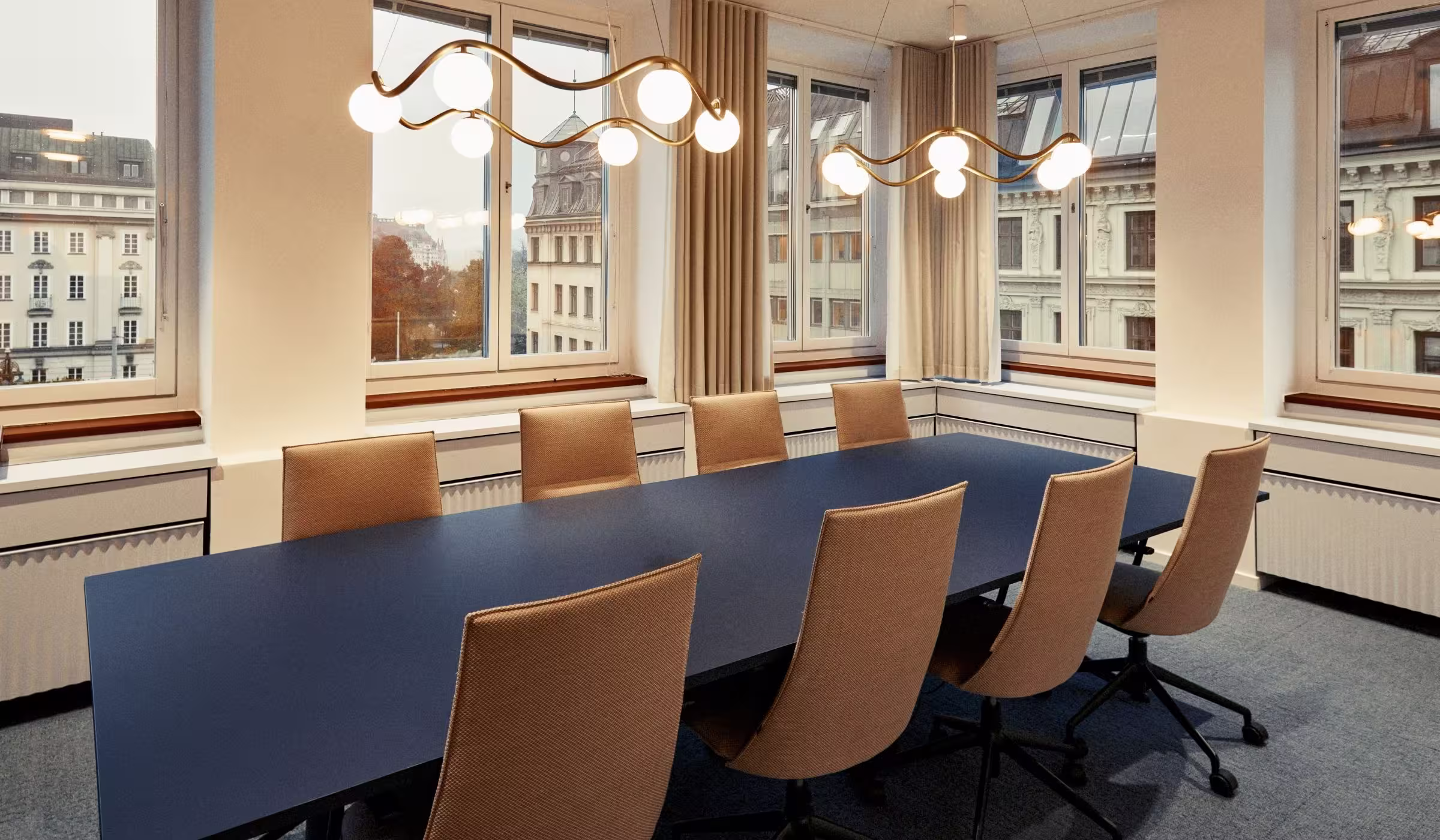 Danske Bank - konferensrum återbrukade stolar och bord