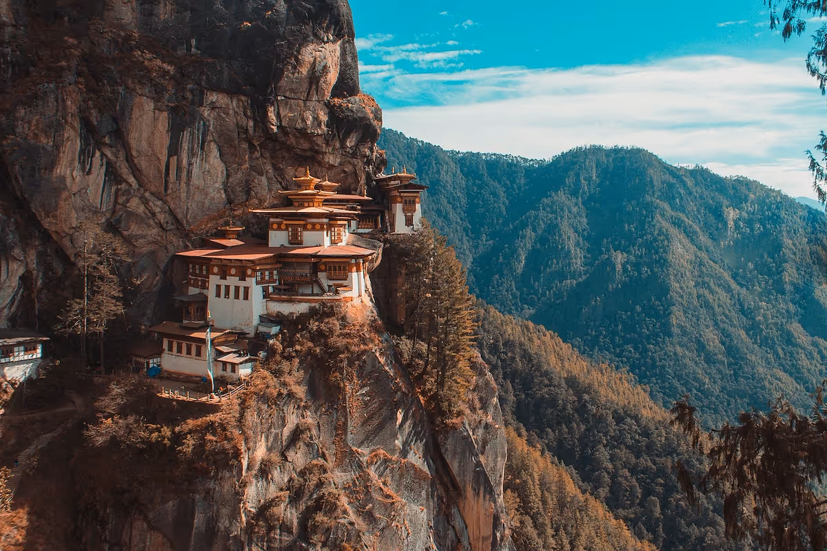 Bhutan Instant Payments: Rails, Fees, and the Lightning Network (2025)