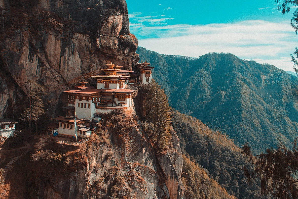Bhutan Instant Payments: Rails, Fees, and the Lightning Network (2025)