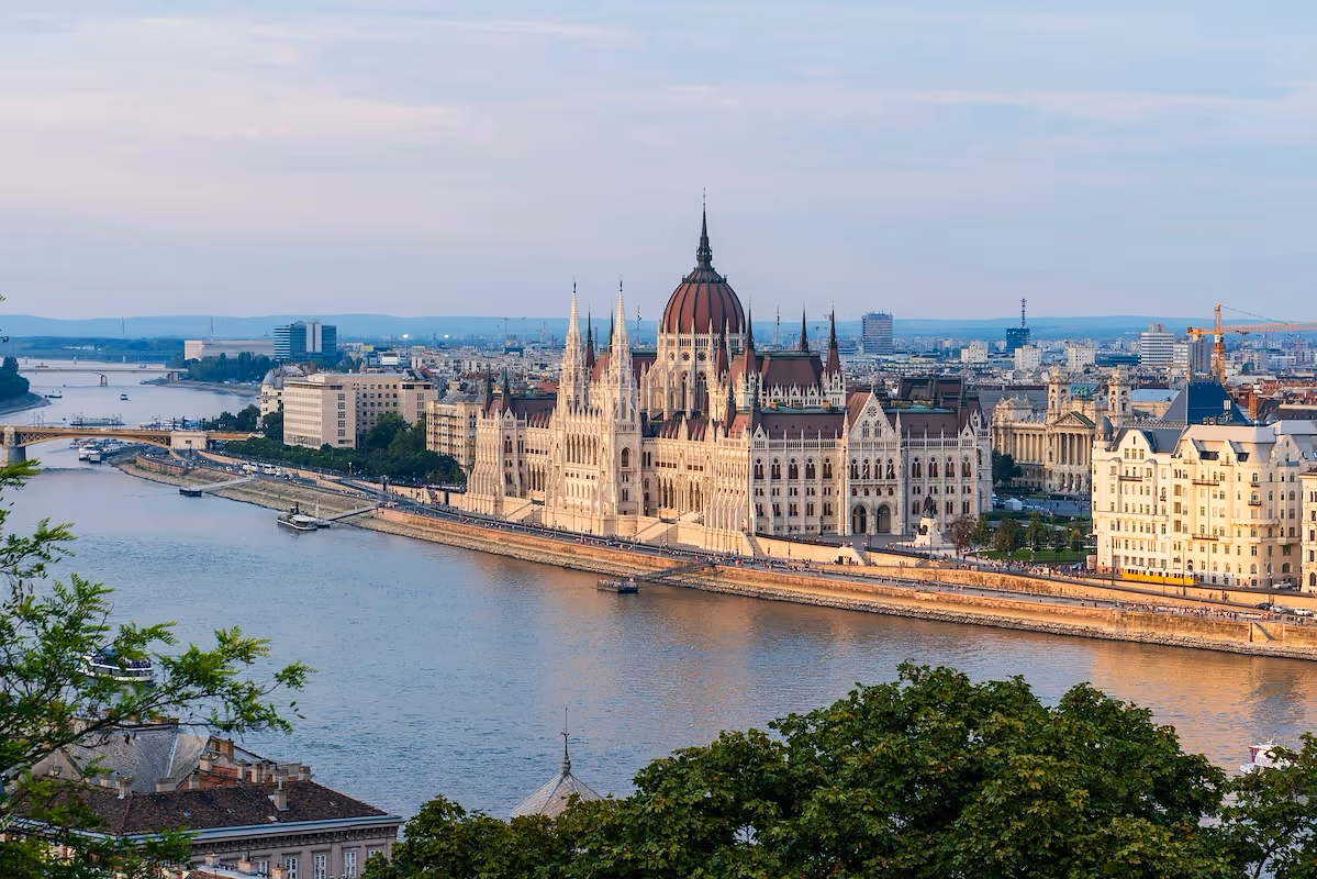 Instant Payments Hungary: Rails, Fees, and the Lightning Network (2025)