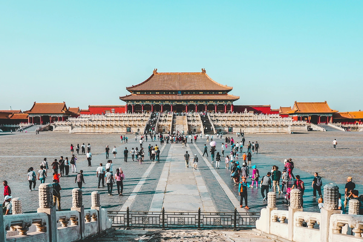 China Instant Payments: Rails, Fees, and the Lightning Network (2025)