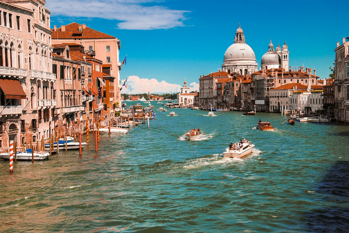 Instant Payments Italy: Rails, Fees, and the Lightning Network (2025)