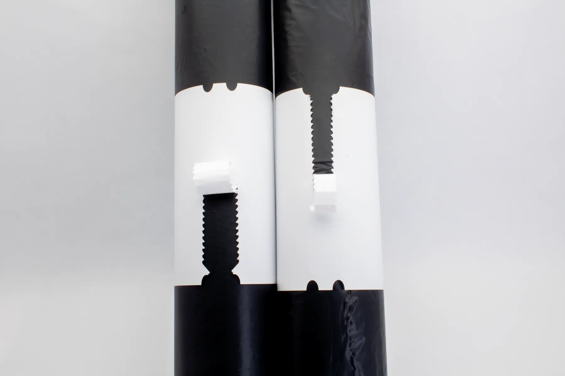 Engineering detail of the patented Easy-Open tab with adhesive deactivation zones, designed to break the seal cleanly without tearing the thin LDPE film of the primary product.