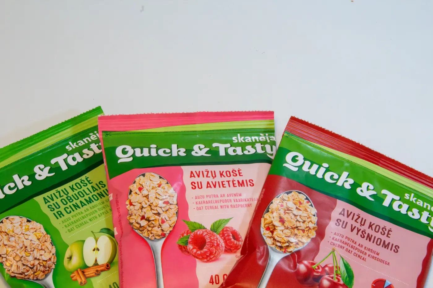 High-speed heat-sealable paper sachets for instant porridge, featuring vibrant flexo print and a low-temperature sealing coating to prevent product damage.