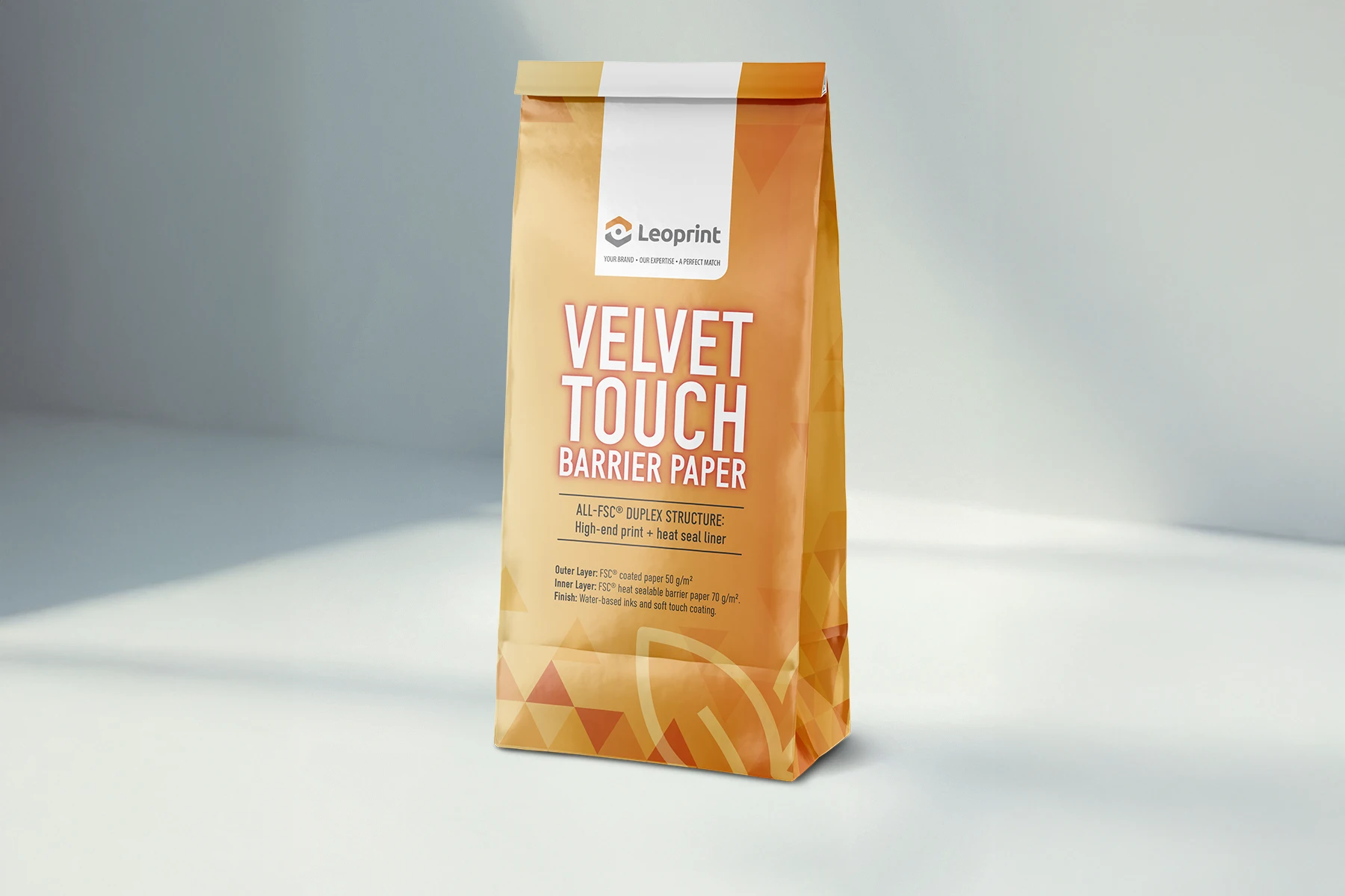 Wizualizacja papierowej torebki z dnem klockowym Leoprint z papieru barierowego Velvet Touch (PAP 22)