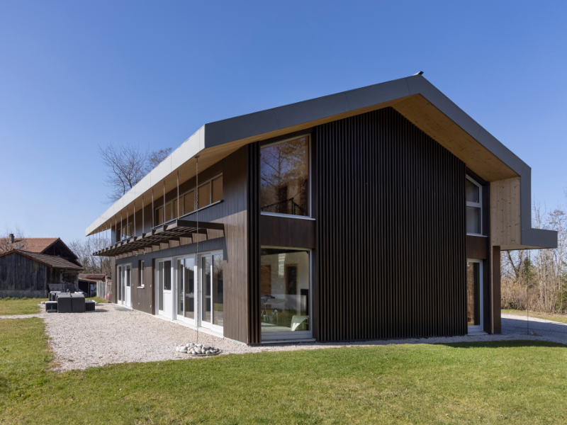 Maison d'architecte en bois à Fillinges conçue par Bernard Vaudaux-Ruth et N&BO Architectes Associés