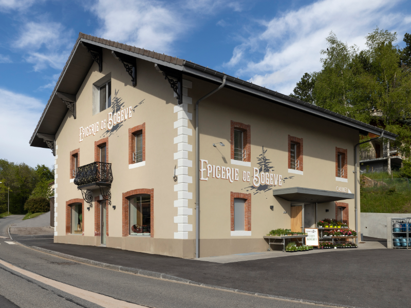 Rénovation de l’épicerie de Bogève Haute-Savoie conçue par Bernard Vaudaux-Ruth et N&BO Architectes Associés