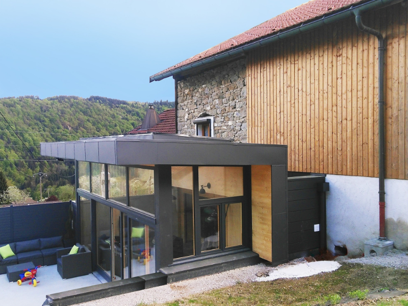 Extension d’une maison en Haute-Savoie conçue par l’architecte Bernard Vaudaux-Ruth