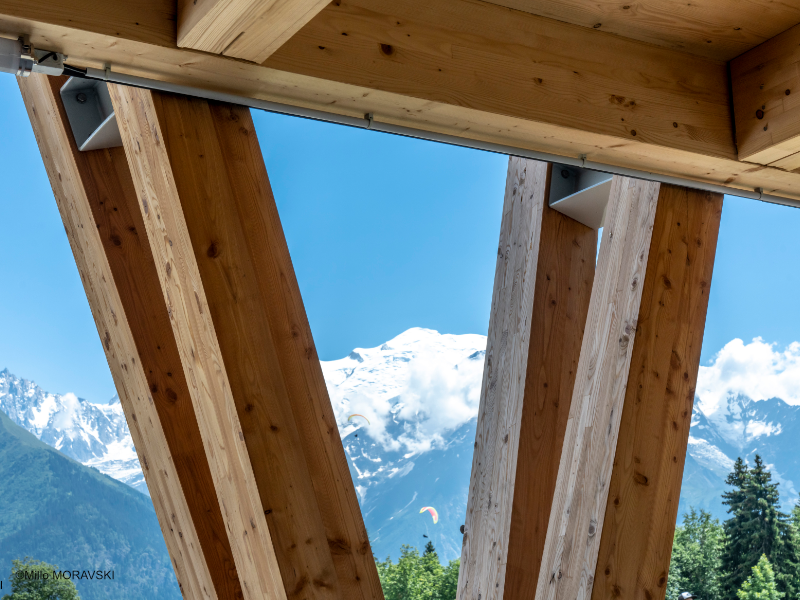 Poutres bois du chalet d’accueil de Plaine Joux à PASSY architecture par Bernard Vaudaux-Ruth et N&BO Architectes