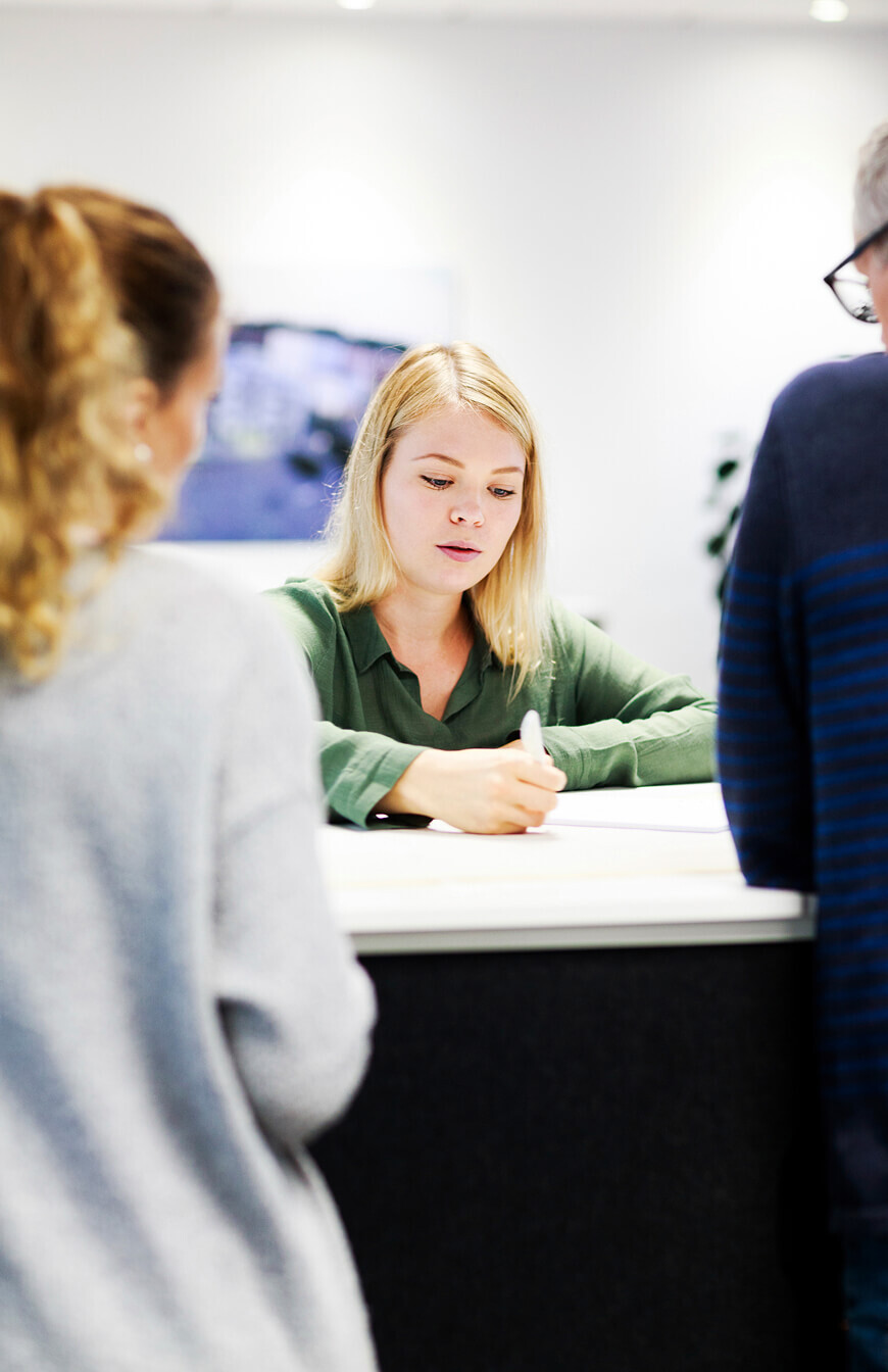 Tyréns employees collaborating in a modern office space – innovation through teamwork