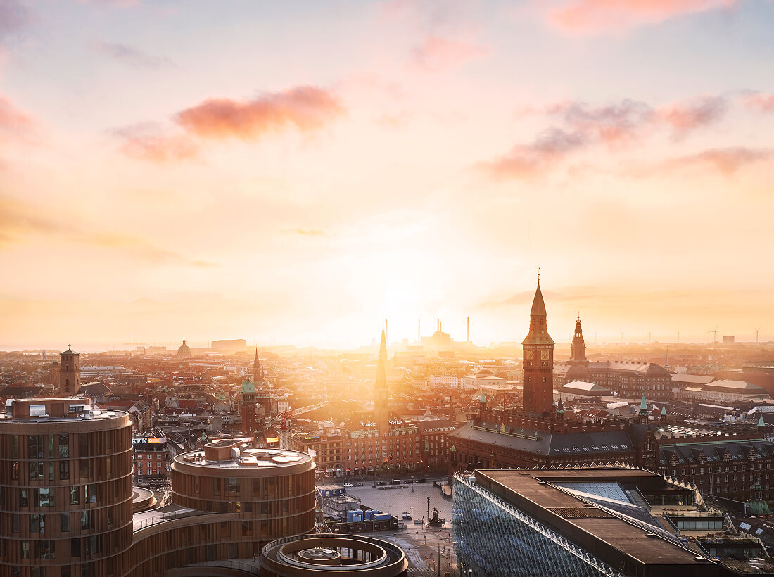 Sunset over city skyline – symbolizing innovation and sustainable development from Tyréns