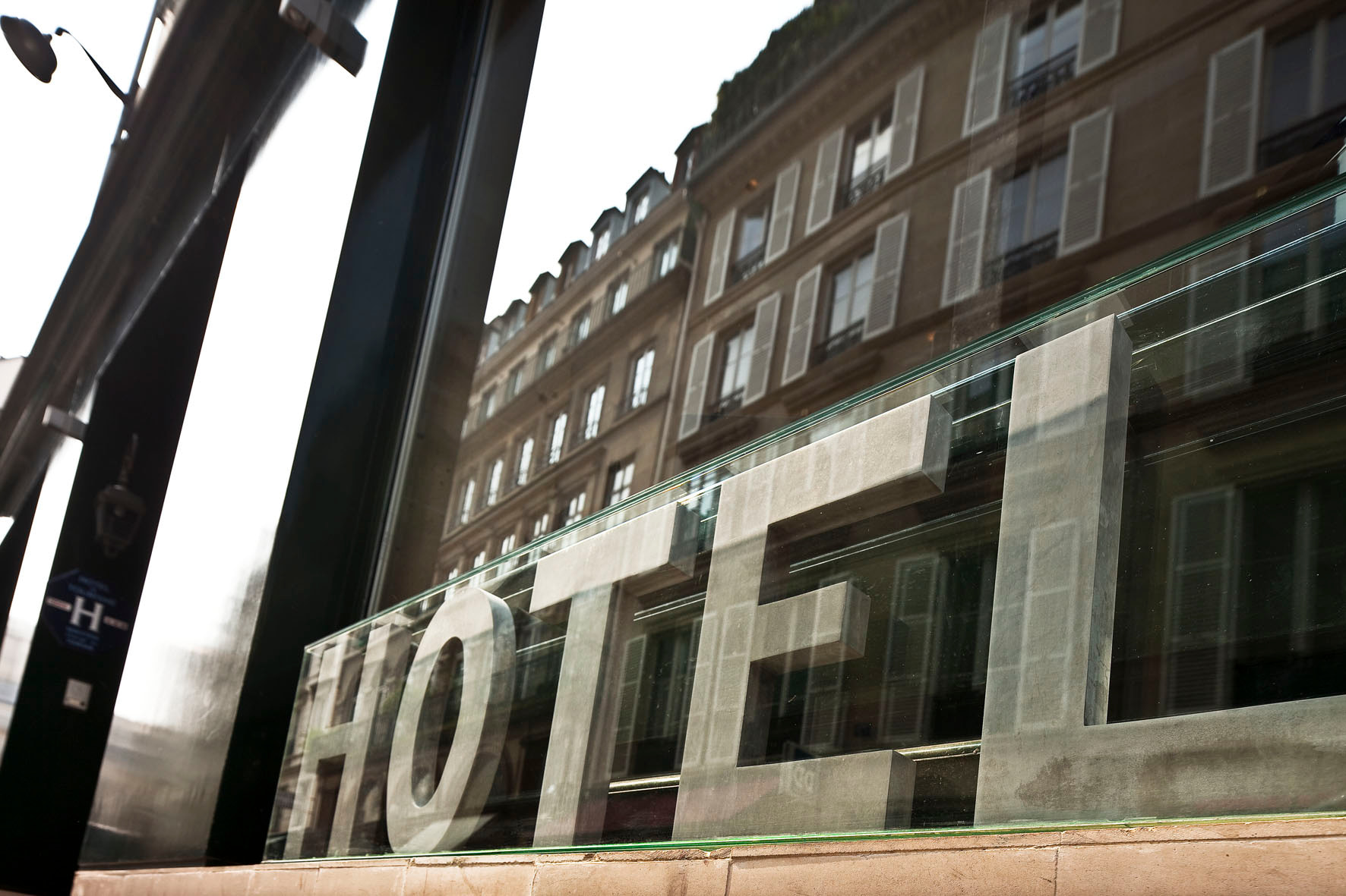 Hôtel Façade Enseigne