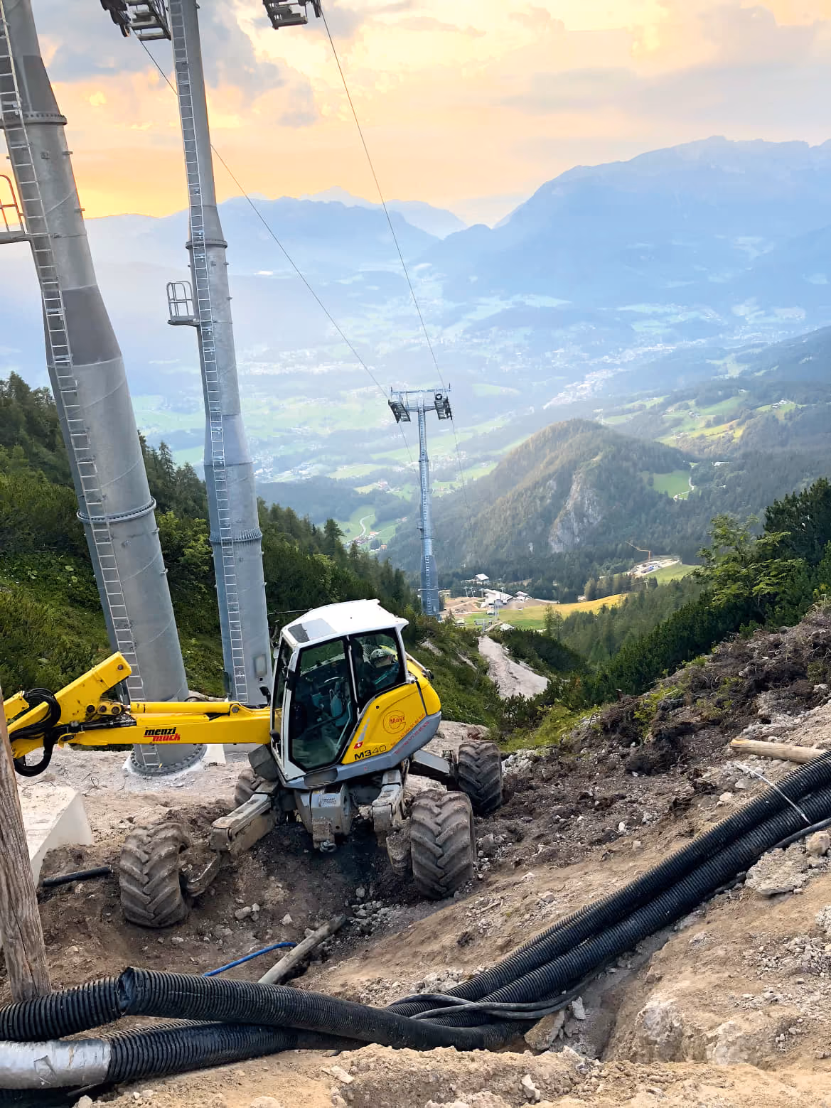 Bagger beim Bau der Seilbahntrasse der Jennerbahn