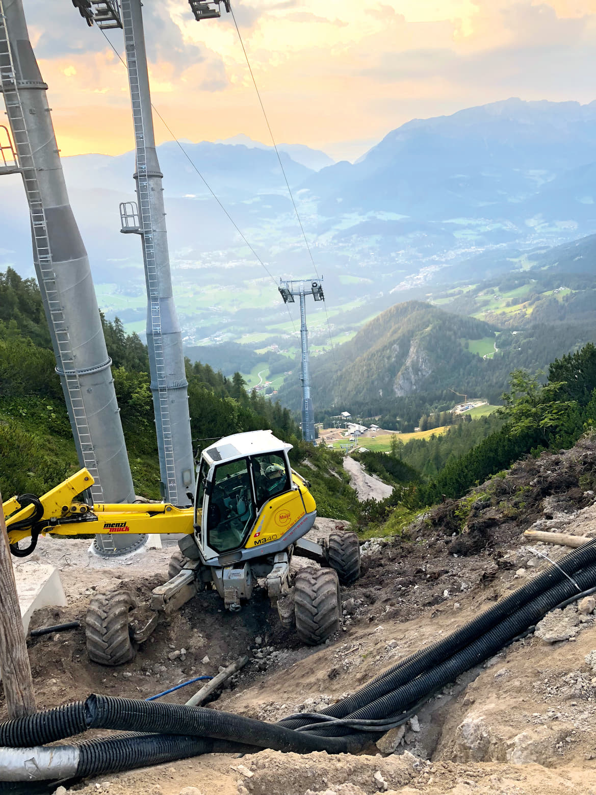 Bagger beim Bau der Seilbahntrasse der Jennerbahn