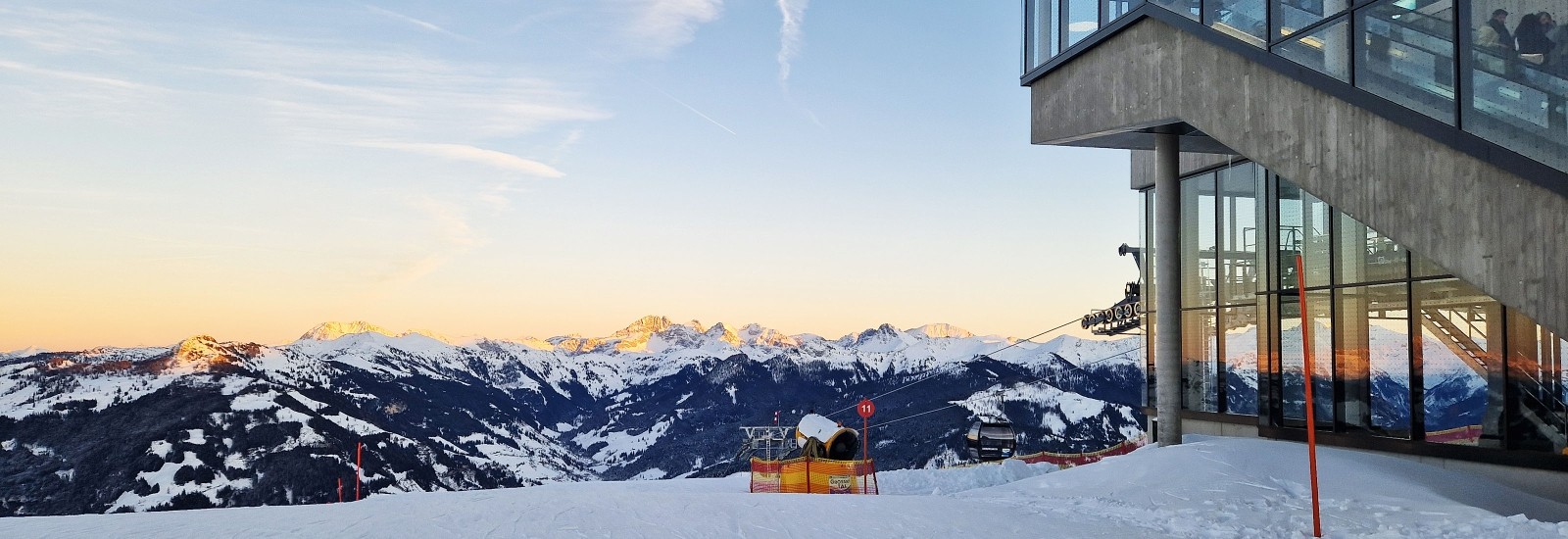 Panoramablick ins Tal von der Bergstation der Kieserlbahn