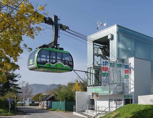 Grünberg-Seilbahn in Gmunden bei sonnigem Herbstwetter