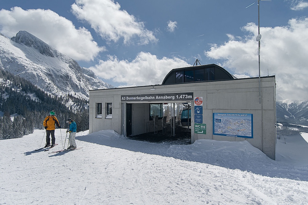 Ausstieg bei der Bergstation Donnerkogelbahn auf 1.473 m