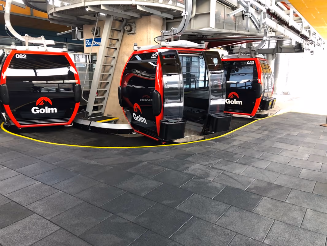 Kabinen der 8EUB Golmerbahn in Vandans
