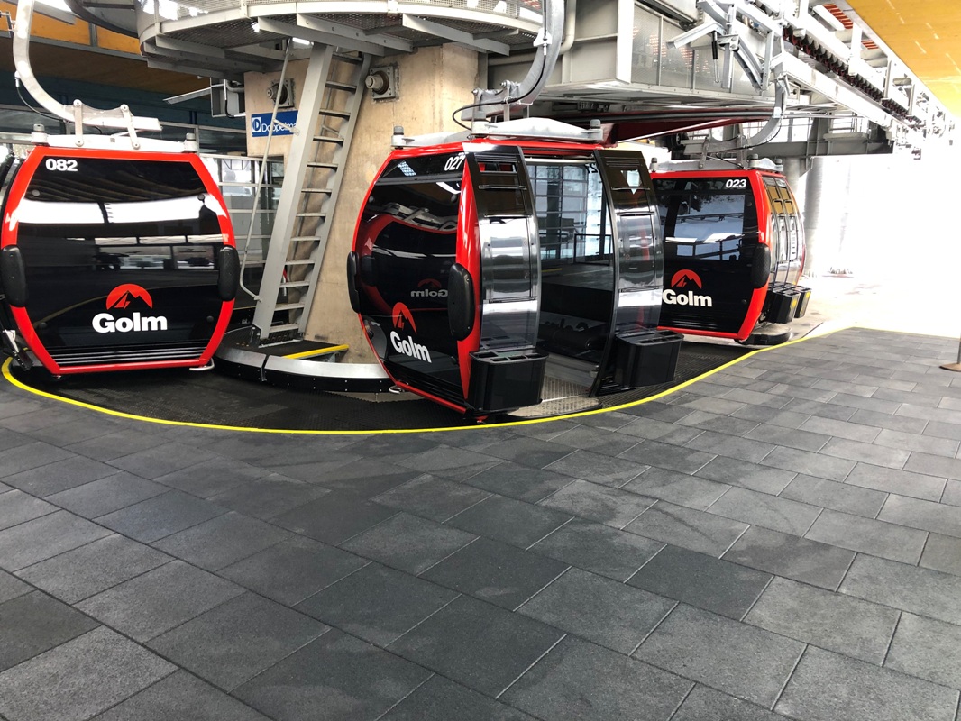Kabinen der 8EUB Golmerbahn in Vandans