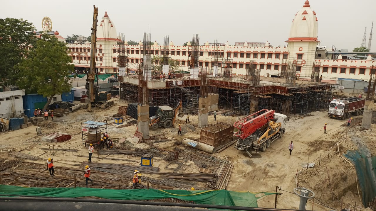 Station Varanasi Cantt im Bau, Indien