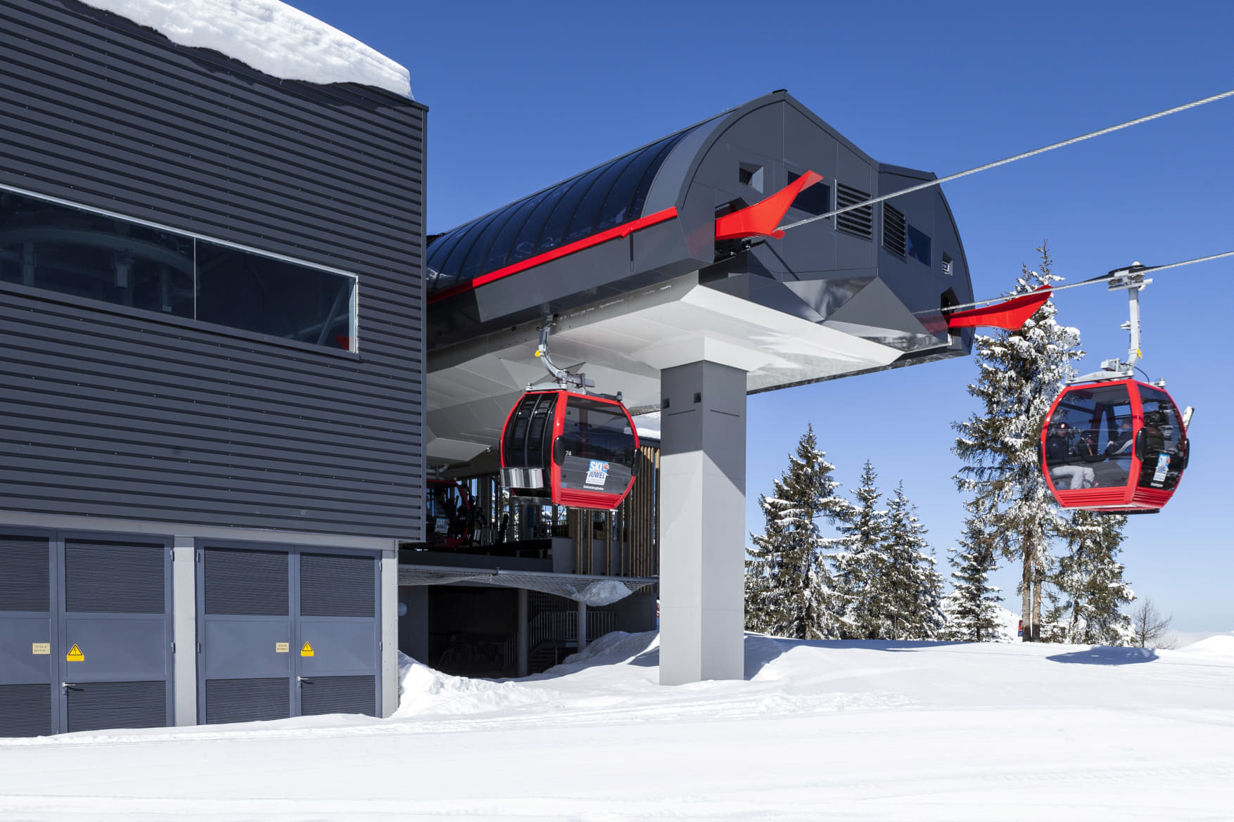 8EUB Schatzbergbahn – Einfahrt in die Bergstation