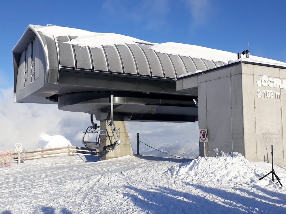 6SB Jöchle Bahn – Sesselbahn im verschneiten Skigebiet