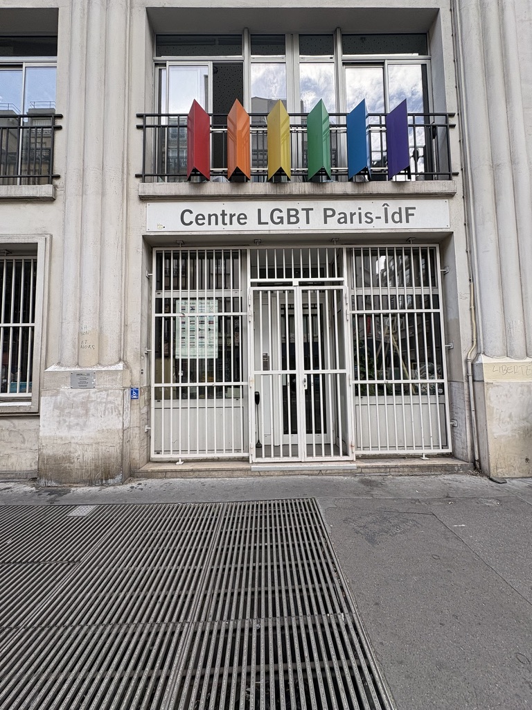 Photo of the entrance of the Centre LGBT Paris-ÎdF.